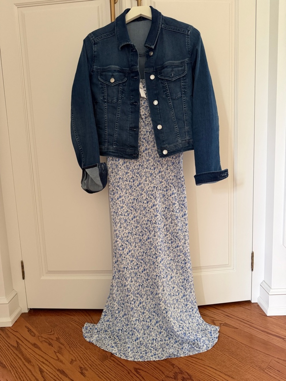 GAP Blue and white Floral maxi dress with Smocking in the back. S NWT